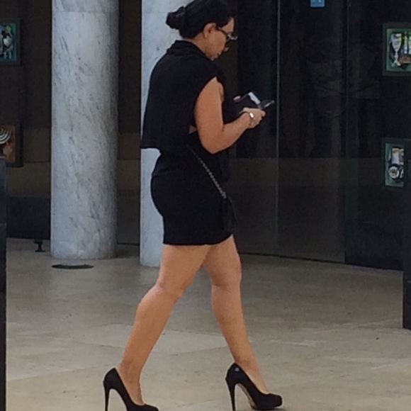 Meet your posher! R - Picture 2 of 3